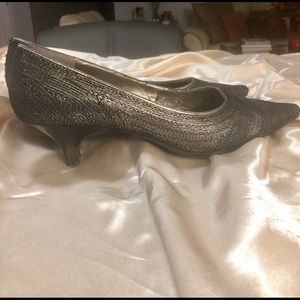 A. Marinelli Women's Pewter Pumps